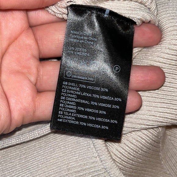 H&M Tank top - LARGE - Picture 6 of 6